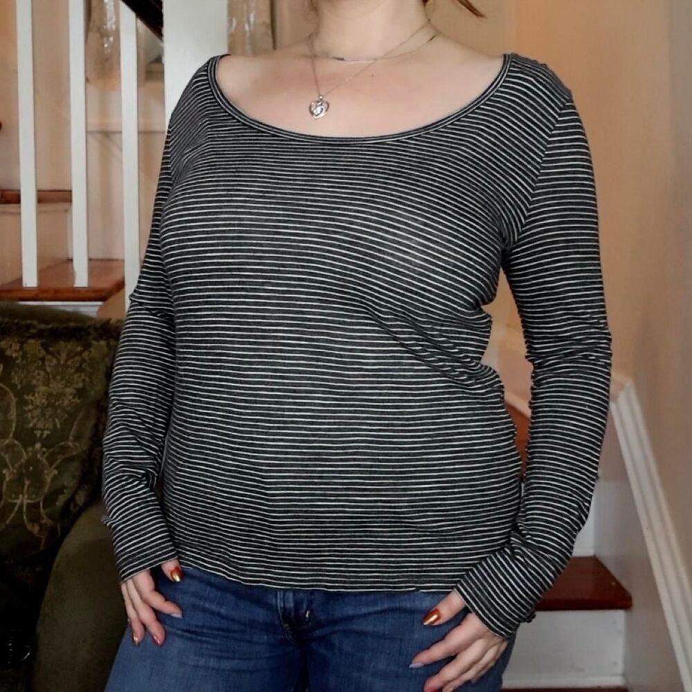 Banana Republic Gray White Striped Scoop Neck Sz Small Long Sleeve Basic Preppy